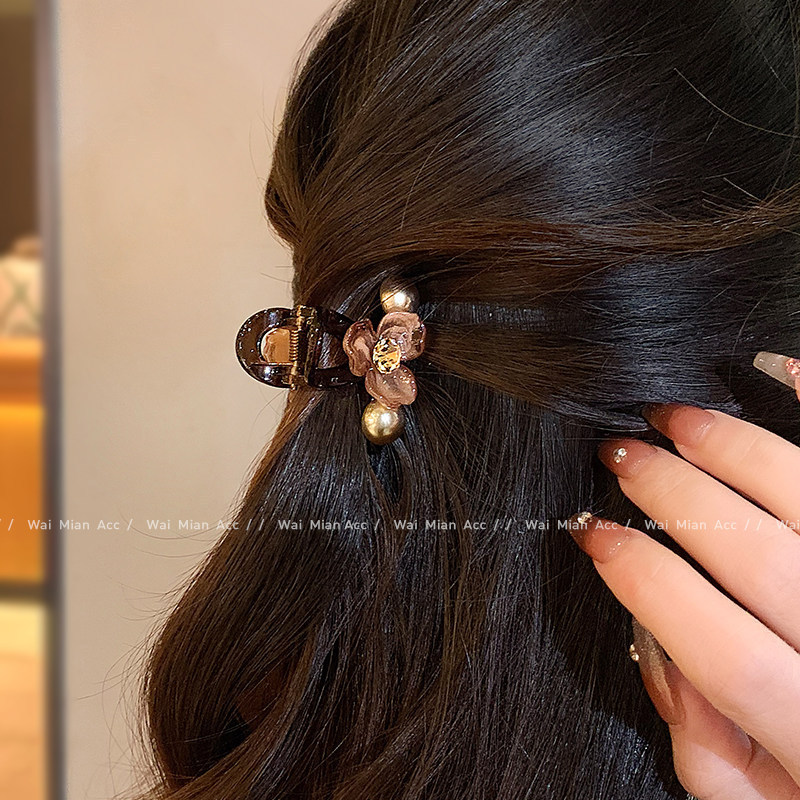 Elegant, Exquisite, and Simple Small Claw Clip with a Trendy Floral Design for Bangs, Light Luxury Hair Clip for Half-Up Hairstyles with a High-End Feel Elegant, Exquisite, and Simple Small Claw Clip with a Trendy Floral Design for Bangs, Light Luxury Hair Clip for Half-Up Hairstyles with a High-End Feel