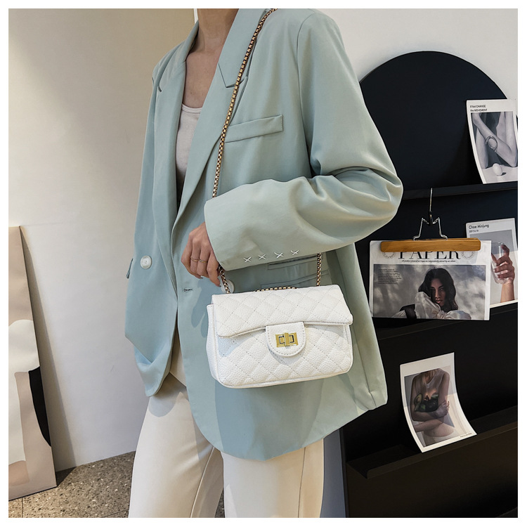 Women's Small All Seasons Pu Leather Solid Color Streetwear Square Flip Cover Underarm Bag display picture 4