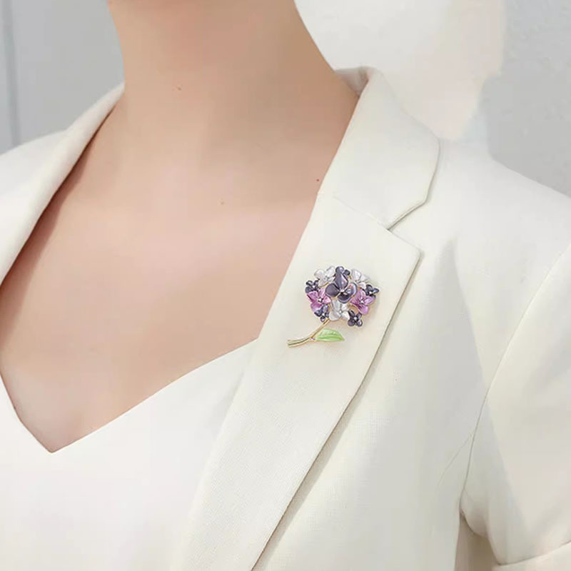 高級文芸アジサイのブローチ女性日韓のかわいい気質の胸の花のファッション的な個性のコートのピンは組み合わせて飾ります。|undefined