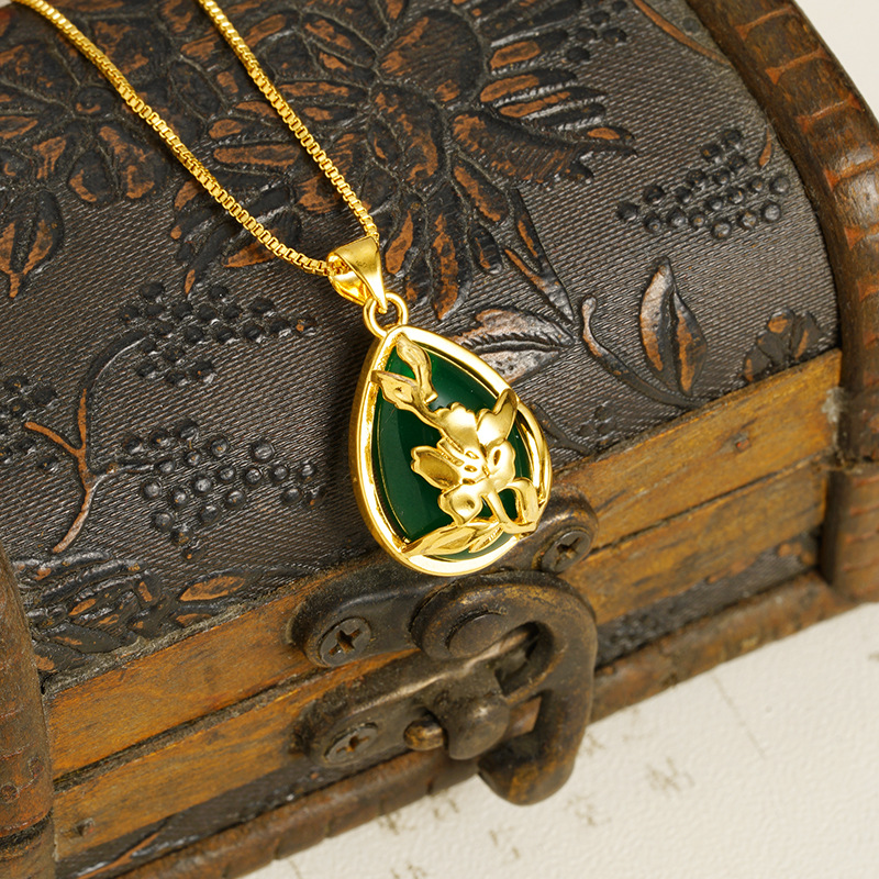 Colgante de calcedonia verde de imitación de loto de oro de arena vietnamita