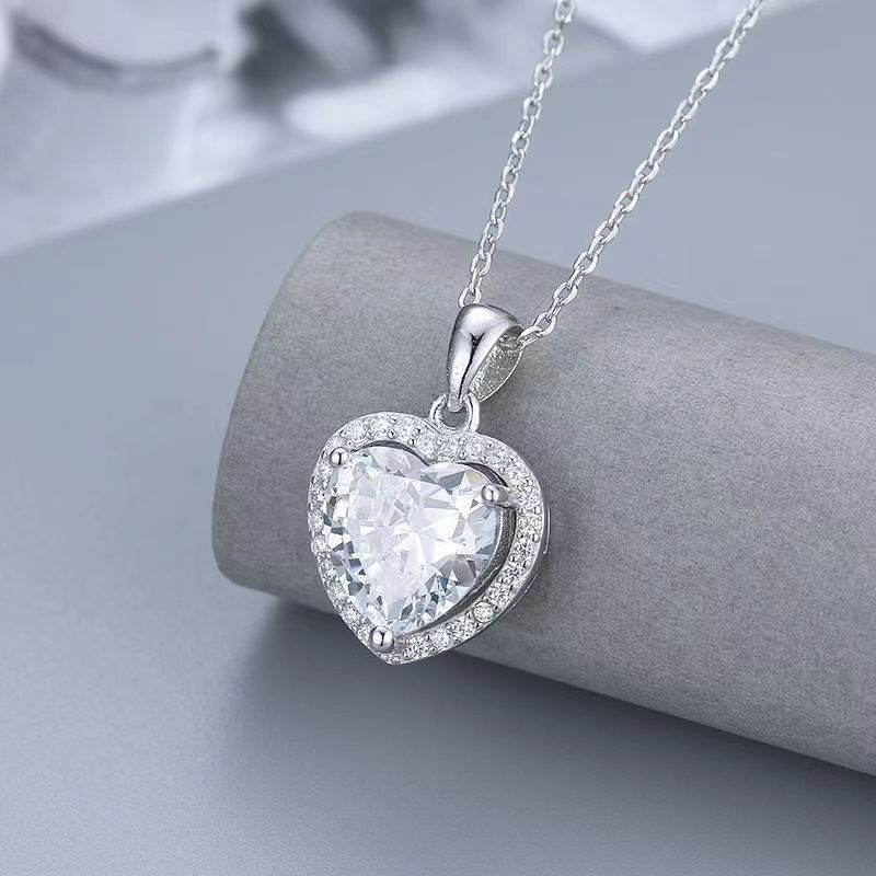 Universal small pendant heart-shaped heart shaped