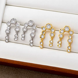 项链;耳环;手链