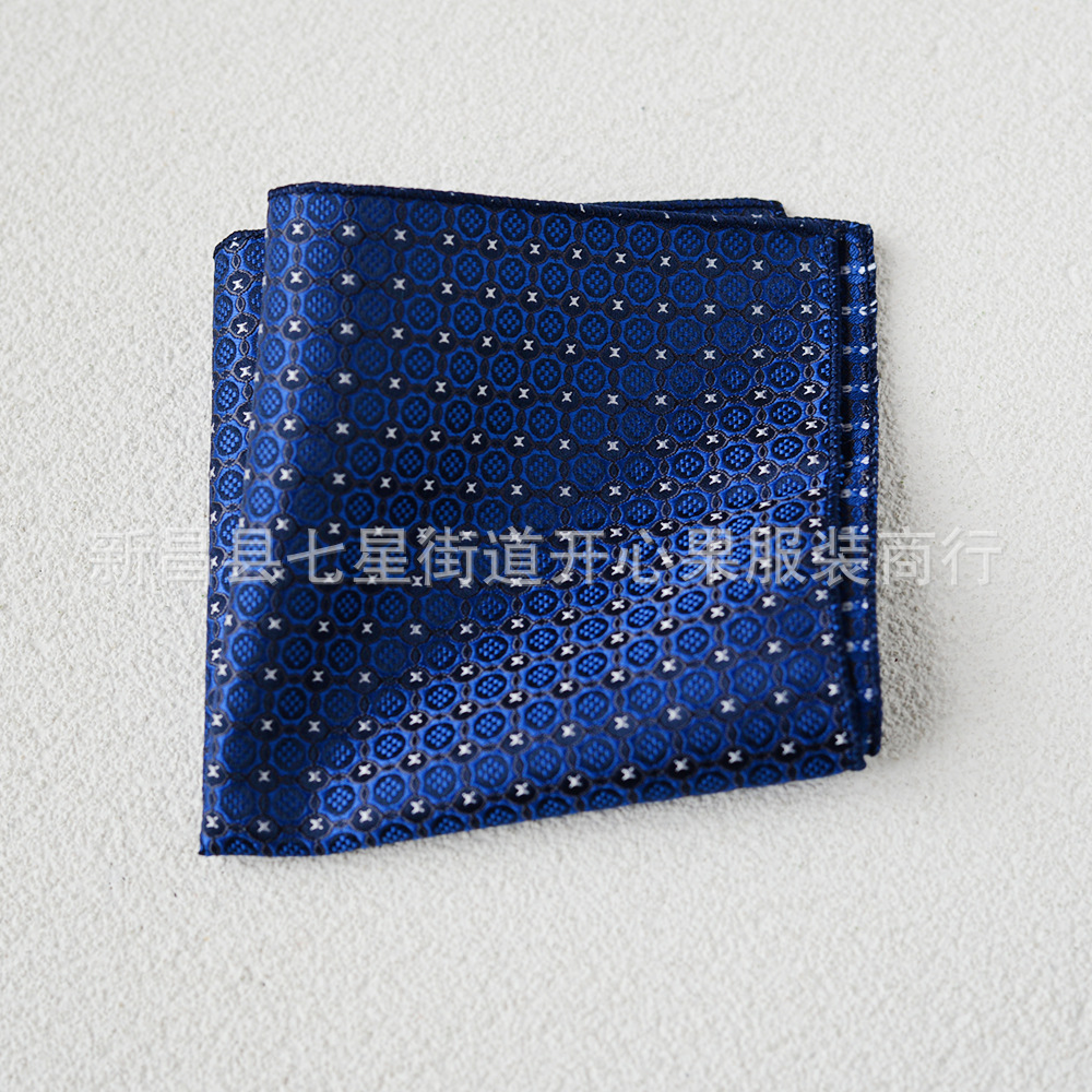Traje de hombre pequeña bufanda cuadrada fábrica al por mayor moda poliéster accesorios de moda Vintage bordado patrón Toalla de bolsillo ropa de hombre