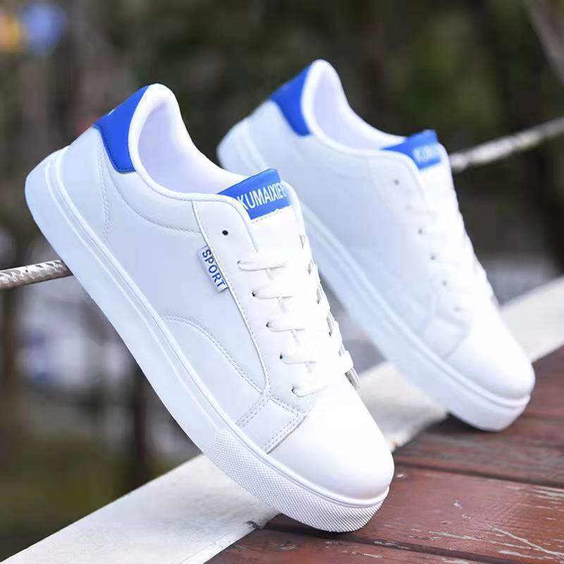 Zapatos blancos para hombres coreanos de moda universal zapatos de skate de otoño 2025 nuevo cuero impermeable zapatos de estudiantes de suela suave hombre