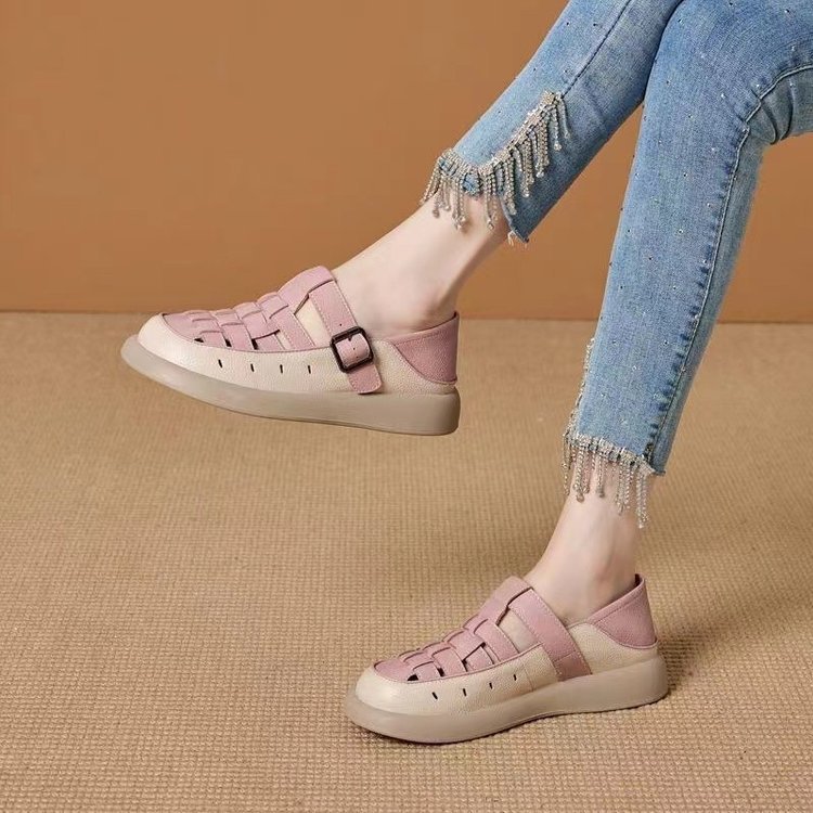 Baquete hueco una hebilla sandalias para mujeres 2024 verano nuevo agujero casual zapatos de cuero transpirables zapatos suaves planos