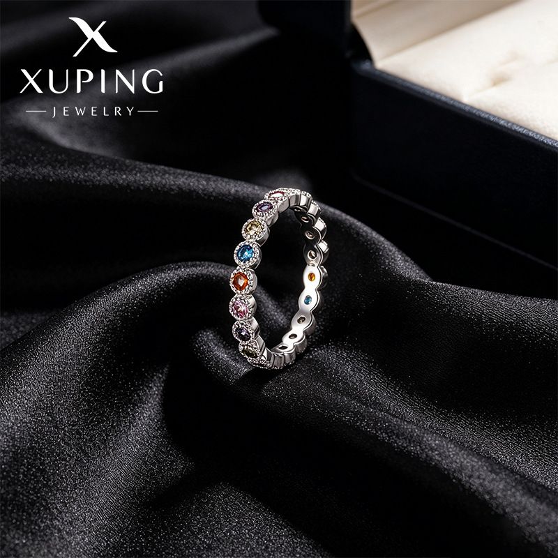 Xuping verano simple anillo de dopamina de color aleación de cobre chapado en blanco elegante anillo de empalme de círculo para mujeres