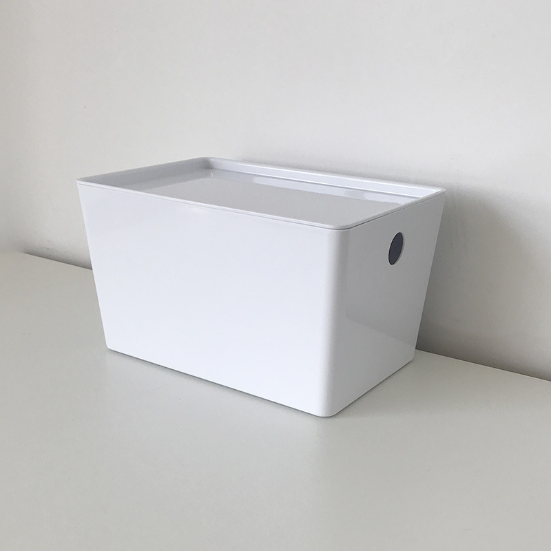 화이트 미디엄 하이 스타일