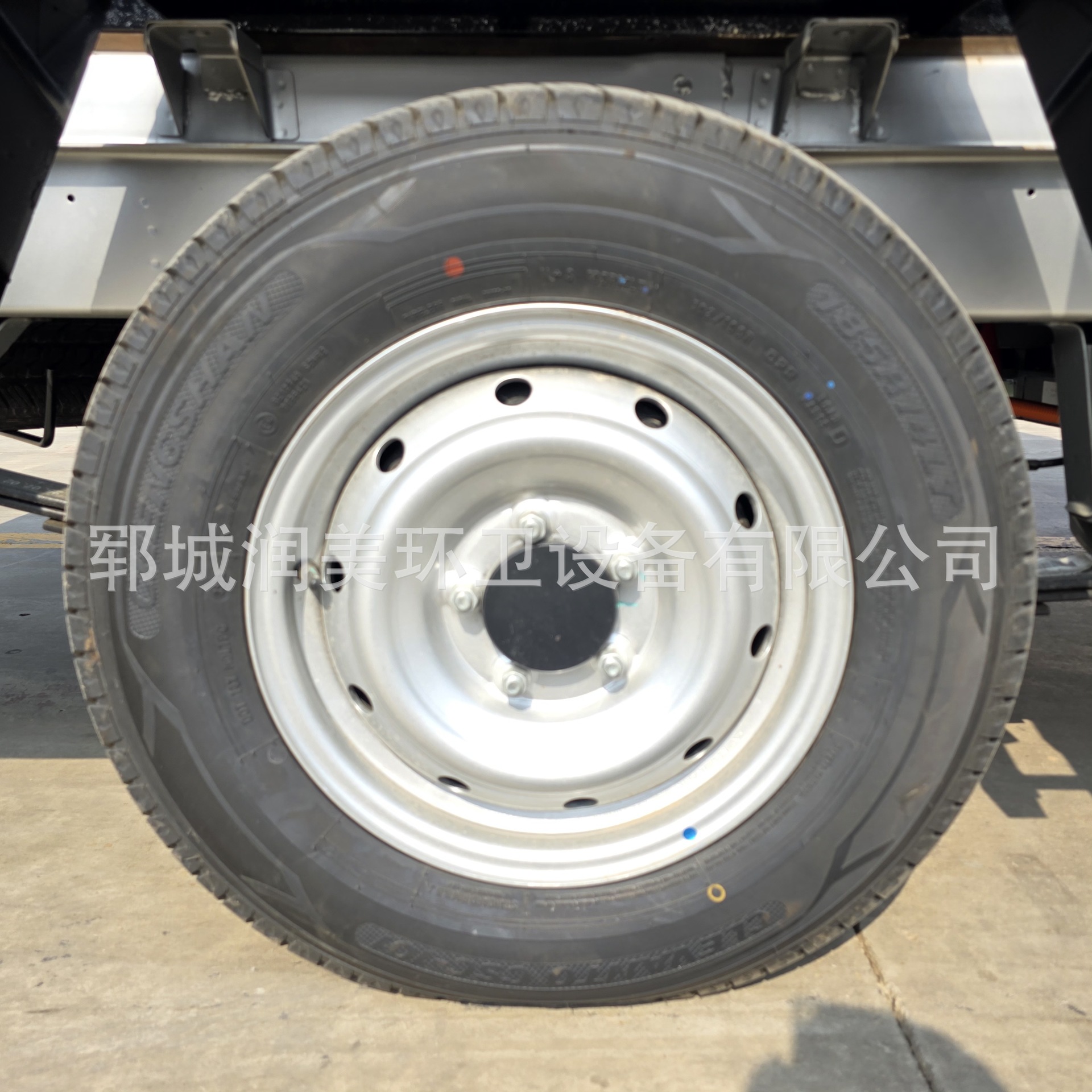Electric Three-Wheel Garbage Truck with Self-Loading and Unloading Function, 6 Cubic Meters, for Property Management and Community Waste Transport