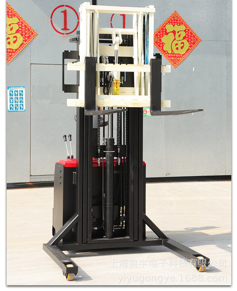 带支腿货叉可移叉车
