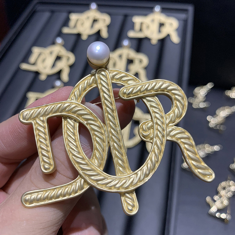 Antique D Home Vintage Twist Luxury English Alphabet Suit Brooch Freshwater Pearl Men's Badge