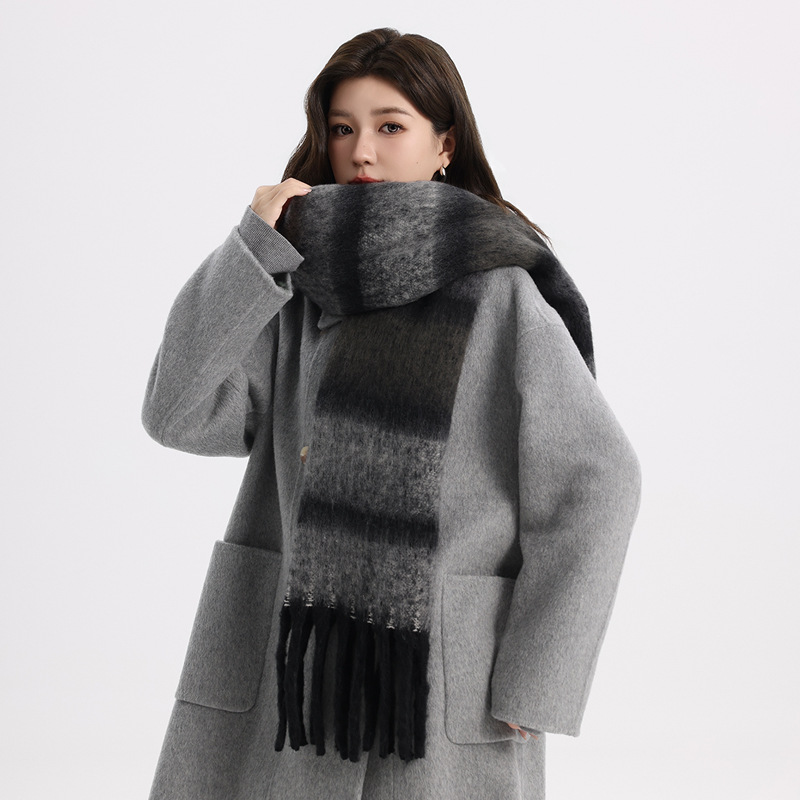 多巴胺彩虹条纹马海毛围巾女冬季软糯保暖长流苏长款披肩围脖