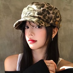 美式复古豹纹平顶鸭舌帽女小众辣妹显脸小贝雷帽大头围报童帽子潮