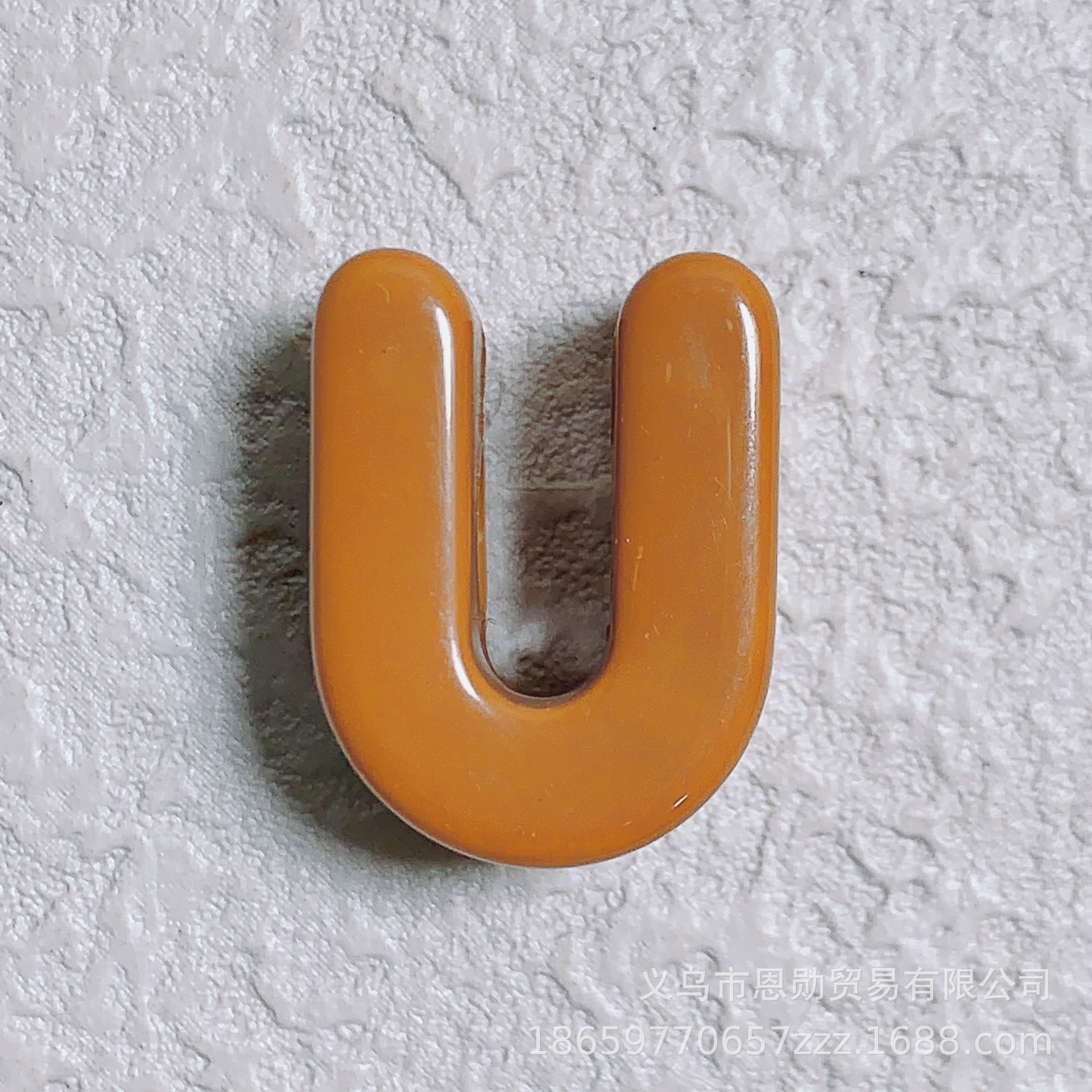 U (brown)
