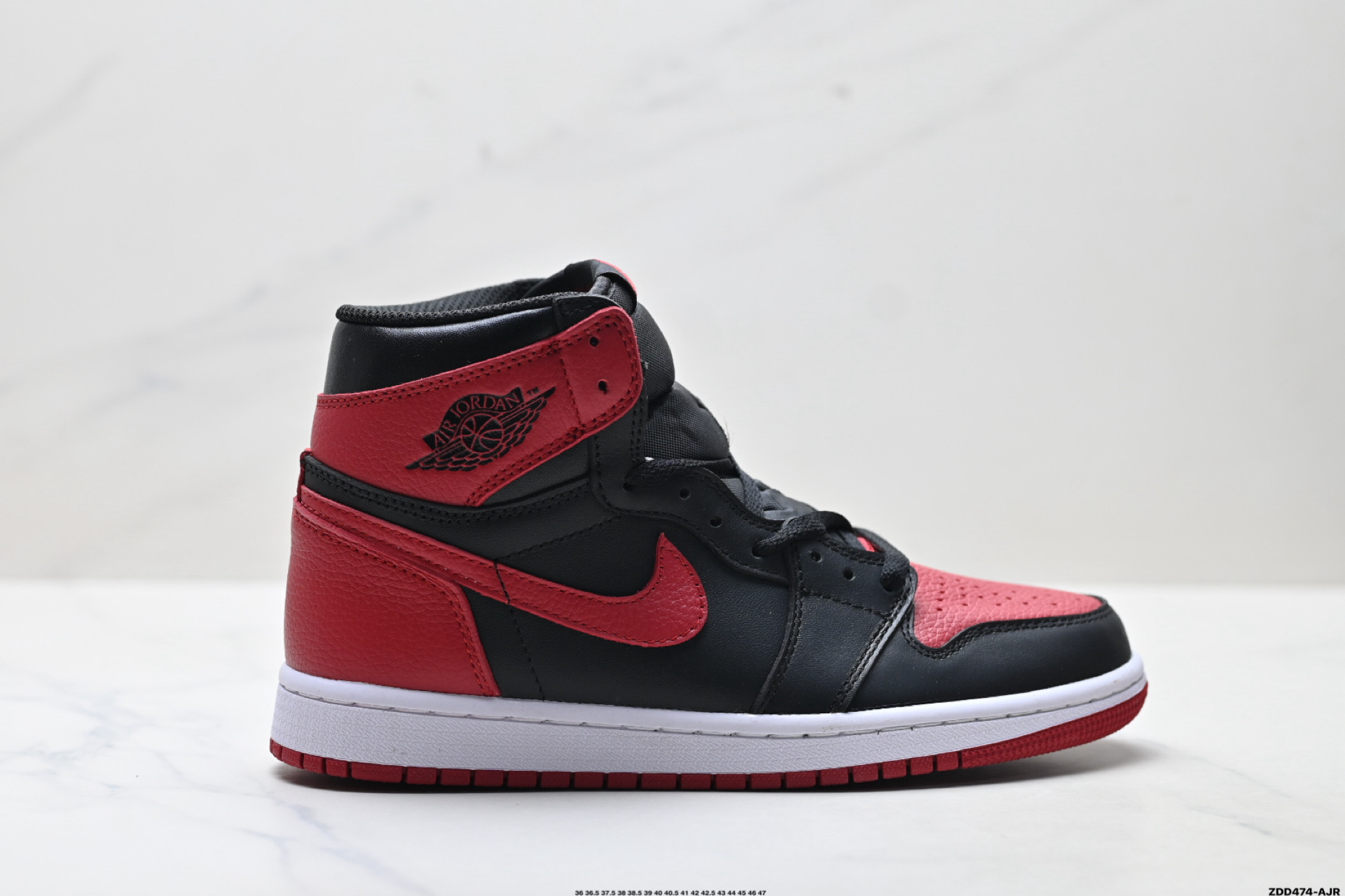 Suministro exclusivo transfronterizo de Putian de zapatillas de baloncesto AJ1 de caña media-alta en color marrón ceniza, negro y puntera roja, calzado deportivo unisex.