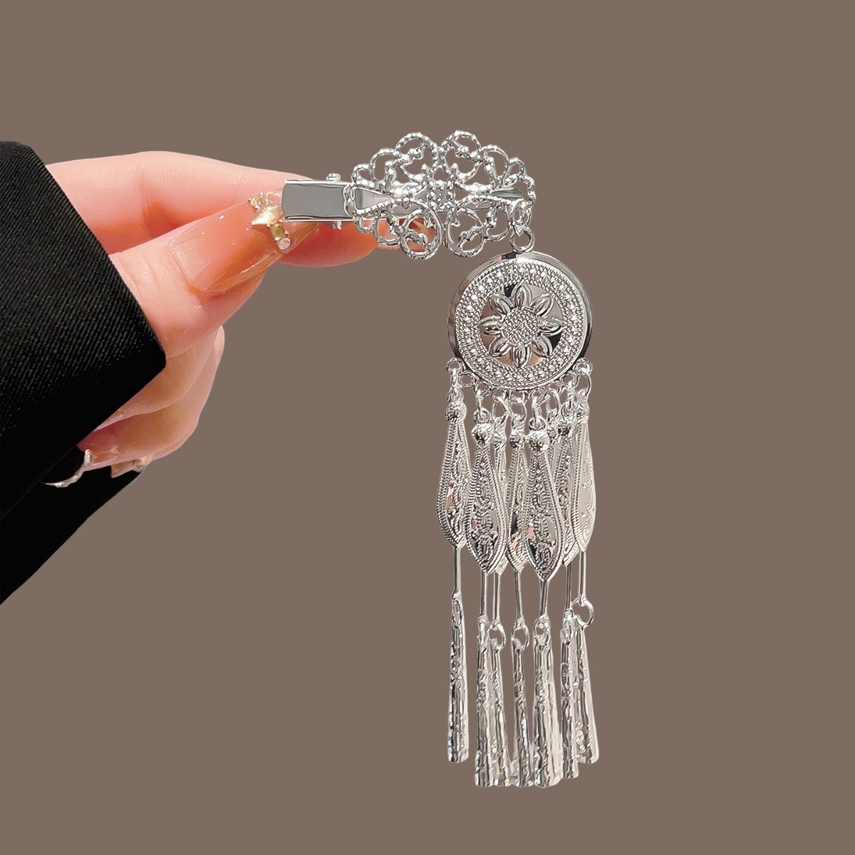 Round silver bell tassel duck clip