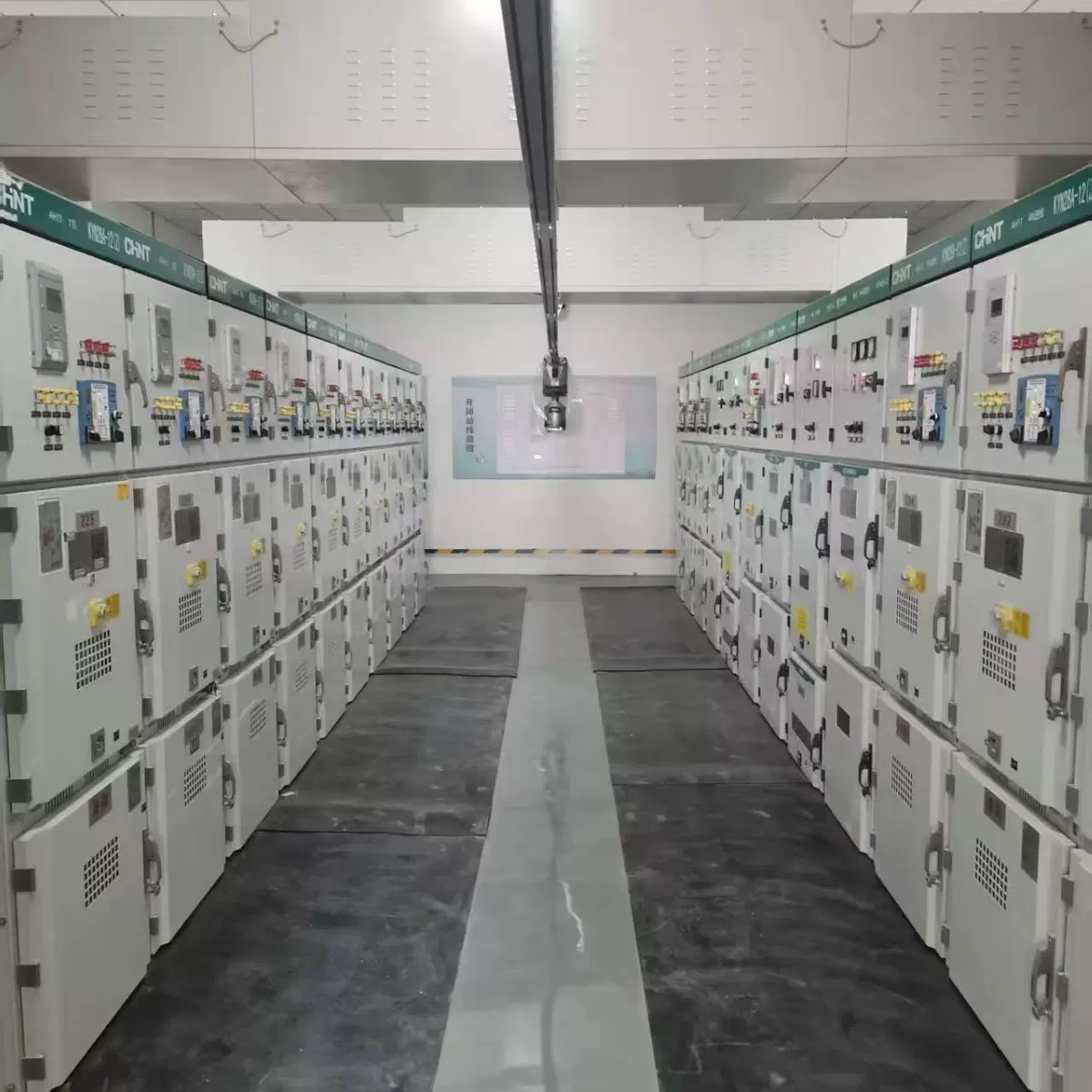 巡检机器人适用于隧道管廊工厂等多场景搭载智能分析平台提供数据