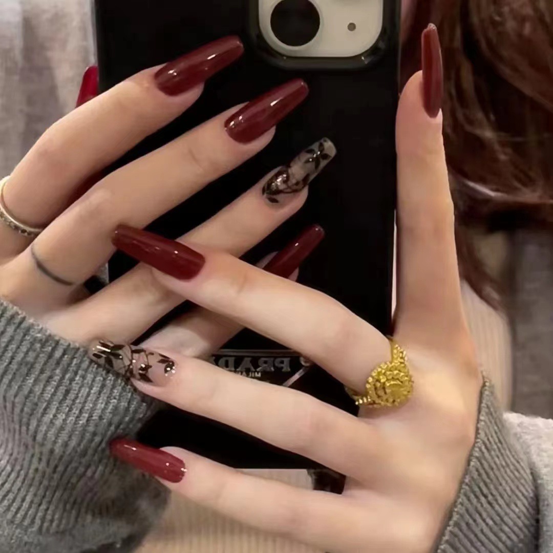 严选显白新年款穿戴美甲车厘子高级感新娘指甲贴片美甲成品nails