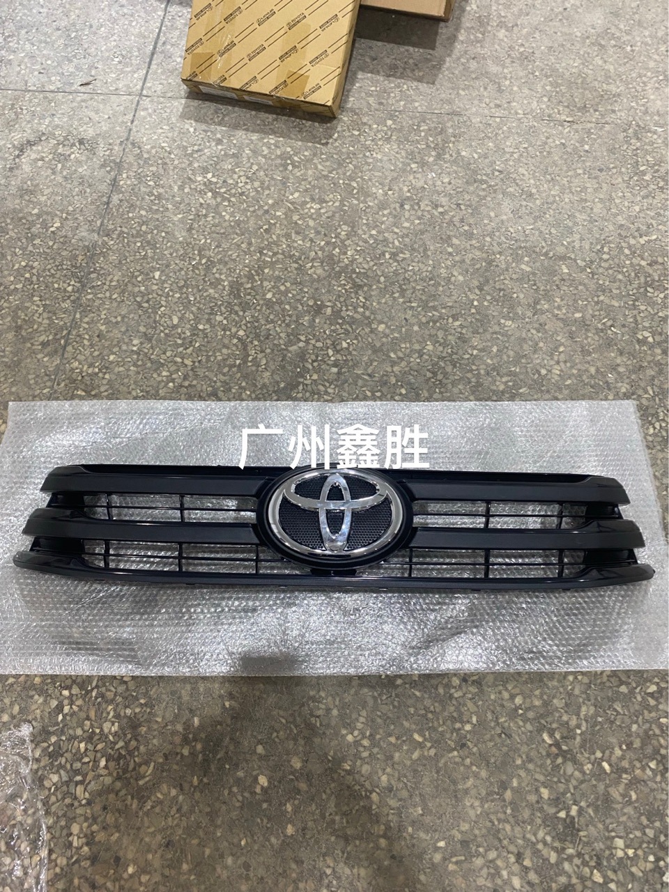Applicable to Toyota 15-16 Helix REVO medium net black electroplated ventilation air intake grille front ventilation net