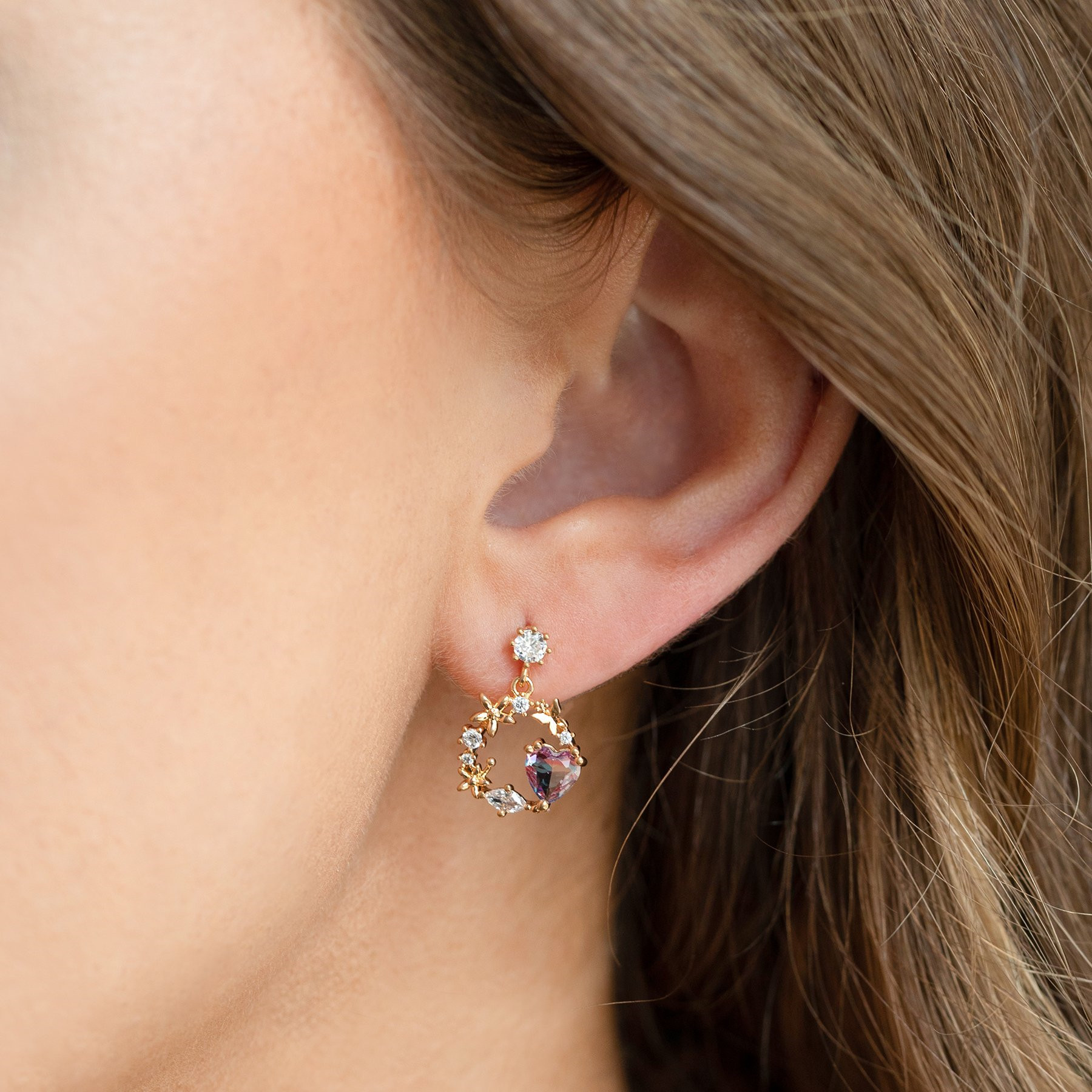 Pink Heart Stud Earring Micro Inlaid Zircon Exquisite Heart-shaped Ear Studs display picture 7