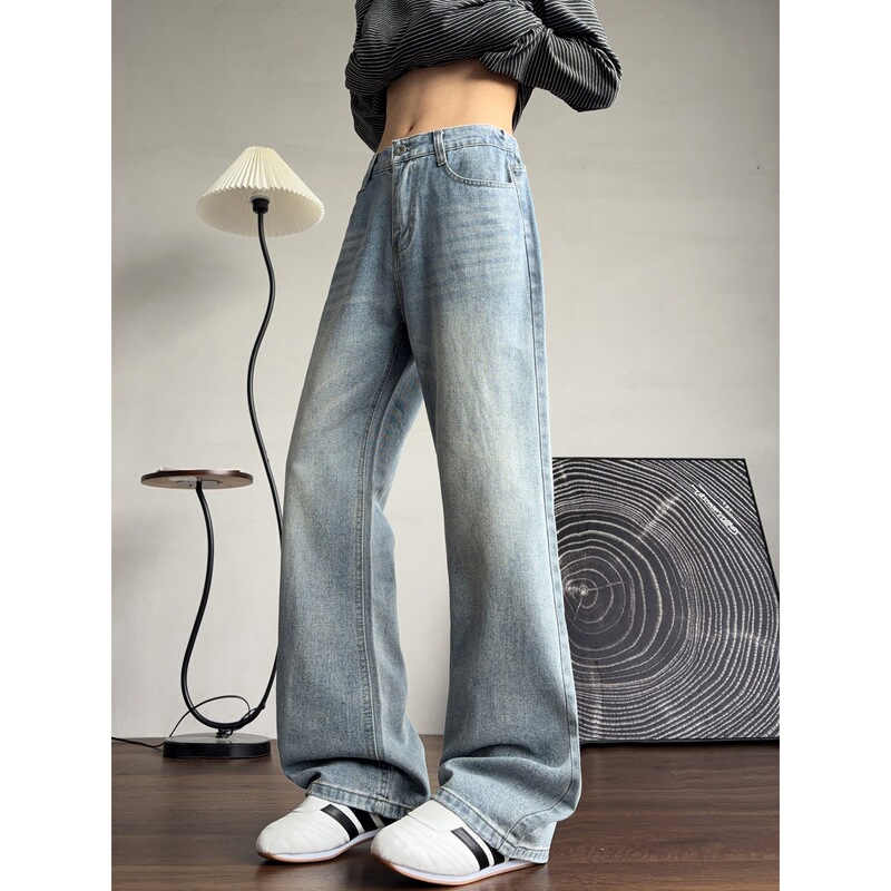 American high street style men's jeans with a slight flare, straight and loose fit, high waist, clean fit, height-enhancing and slimming, boyfriend style American high street style men's jeans with a slight flare, straight and loose fit, high waist, clean fit, height-enhancing and slimming, boyfriend style