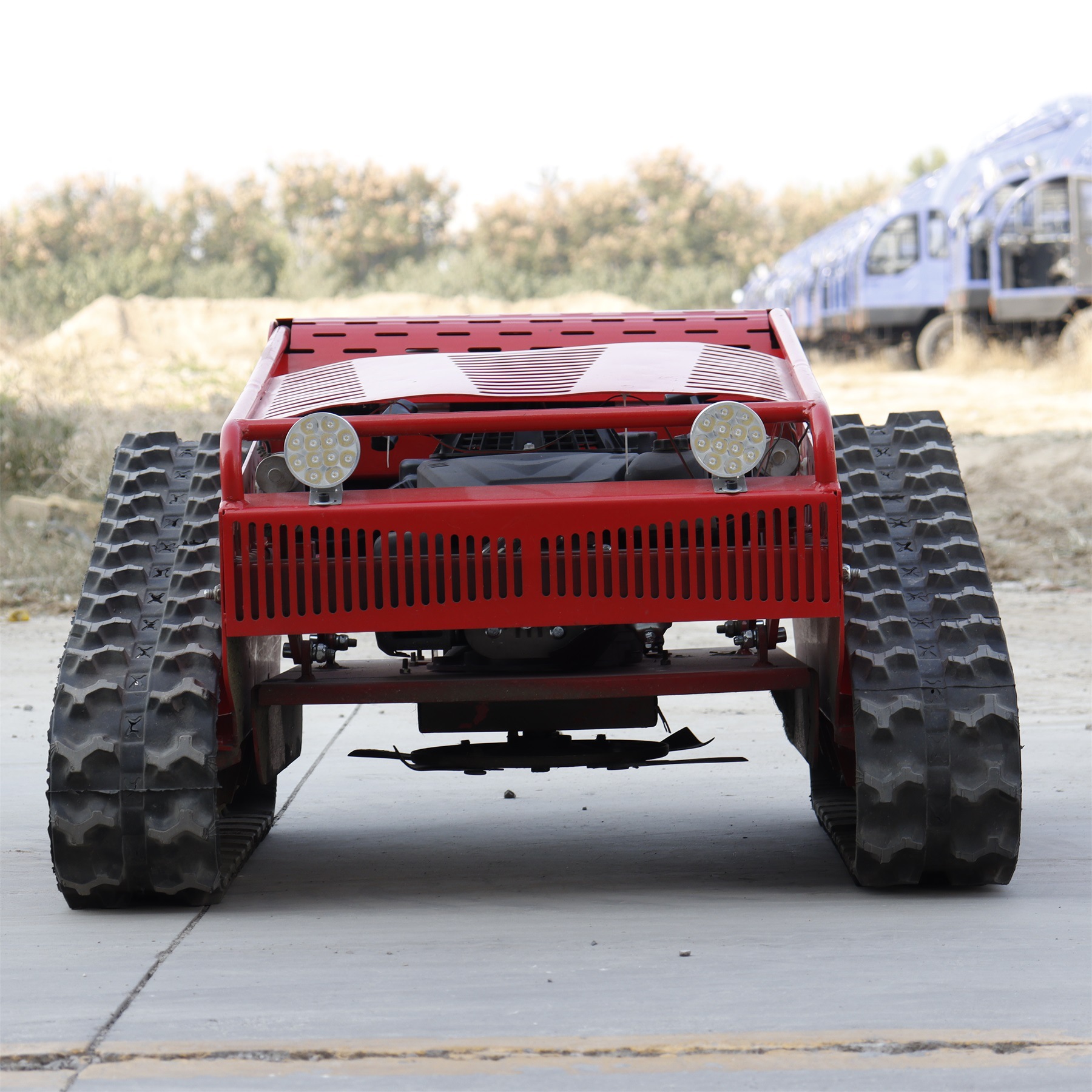 出口意大利汽油割草机 履带式农用果园剪草机 Robotic Lawnmower