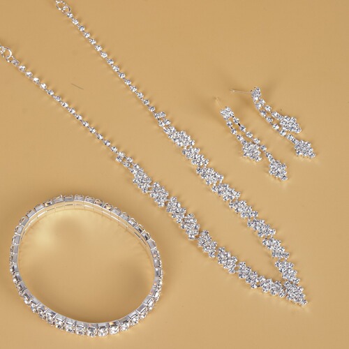 New European and American style fashionable personalized three-piece necklace set, women's versatile wedding accessory direct from manufacturer