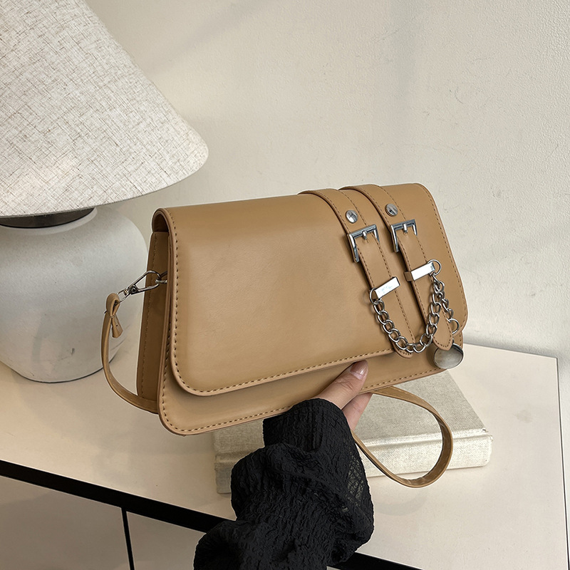 Decoración de cinturón nicho de diseño de tendencia simple bolso de hombro 2024 nuevo estilo de moda extranjero sensación de bolso de brazo de mujer