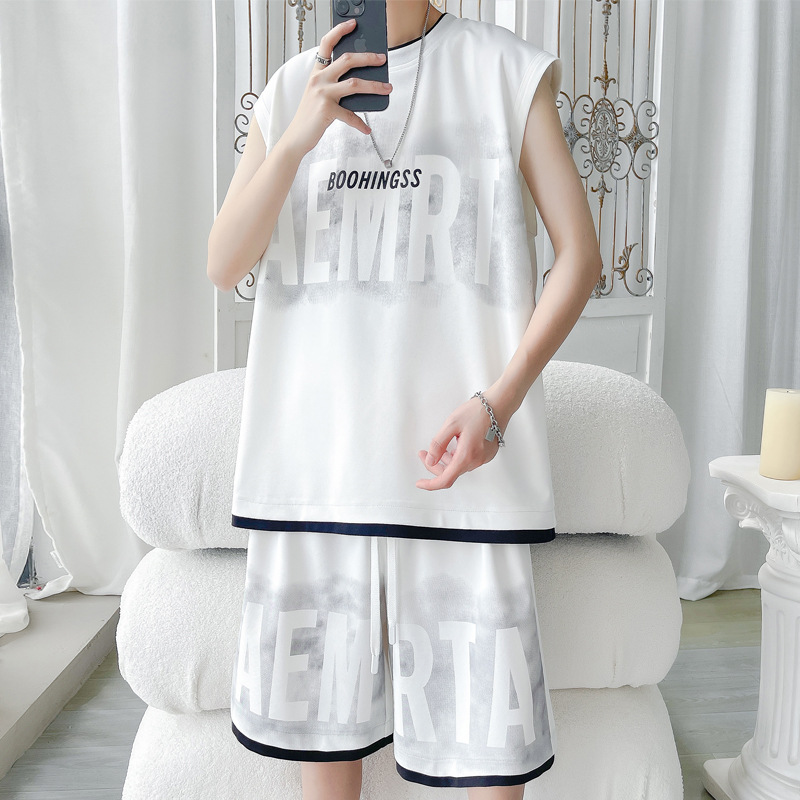 Sportliches Set aus Eisseidenweste für Herren im Sommer, trendige Basketballweste im amerikanischen Stil, T-Shirt und lässige Shorts_voghion.com