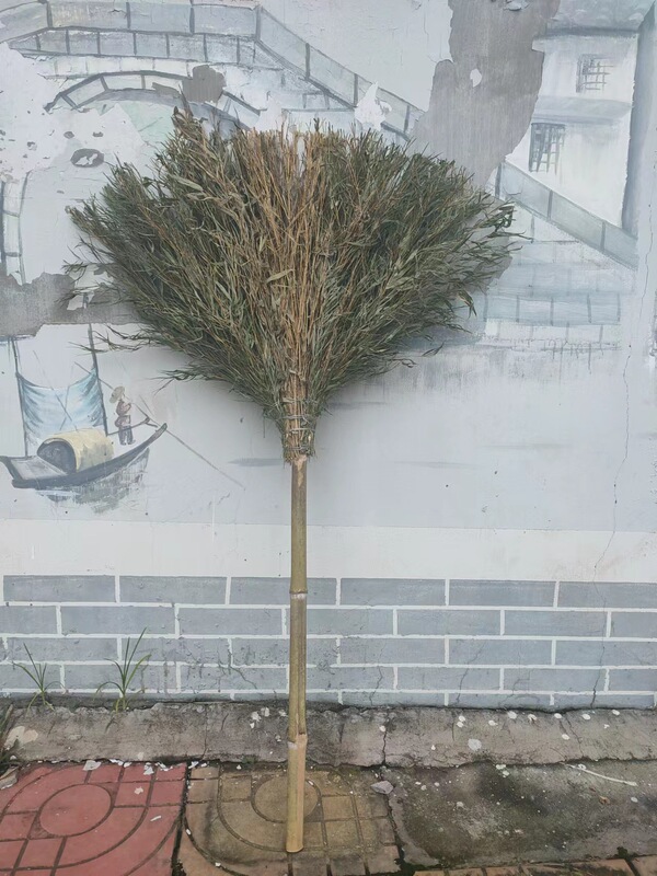 Bamboo pole small broom wholesale old-fashioned leaf sanitation bamboo broom long handle household cleaning supplies garden courtyard