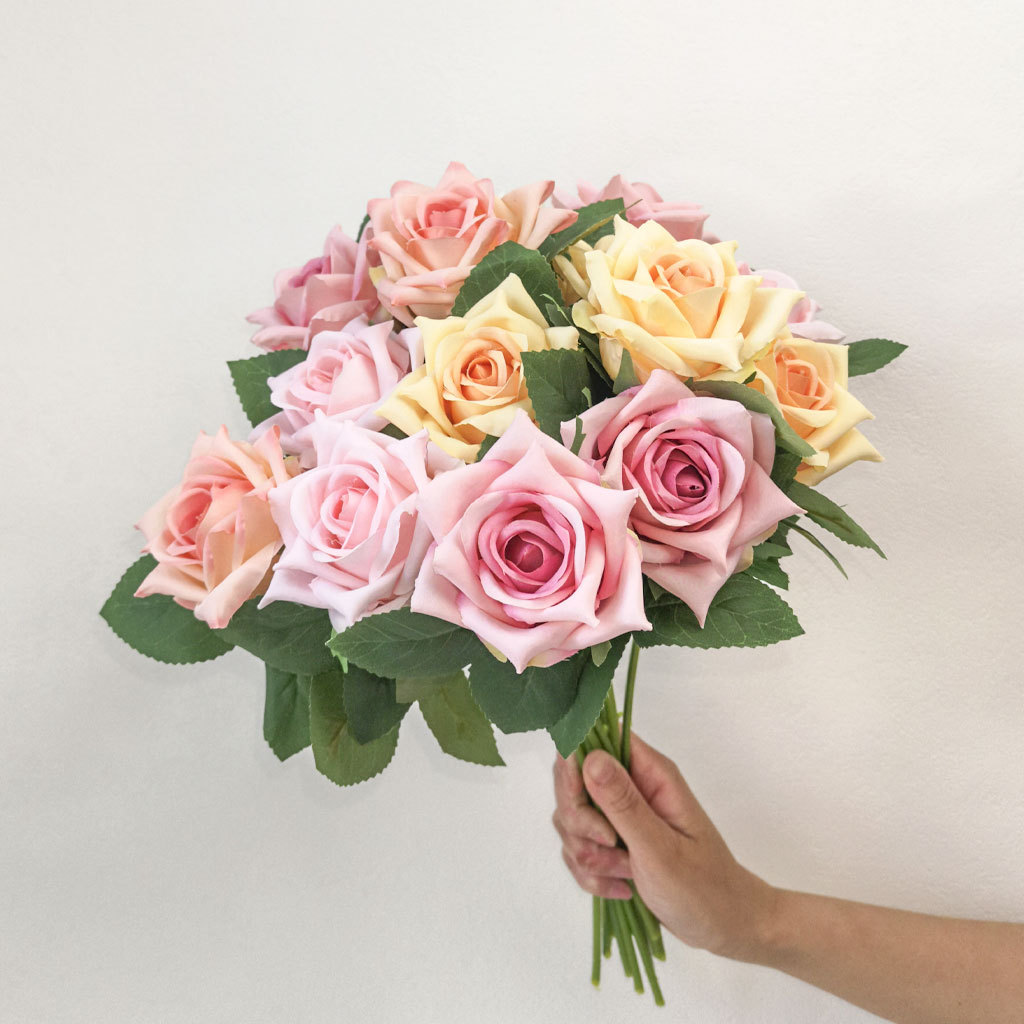 玫瑰花仿真花家居装饰花朵客厅餐桌假花插花摄影拍照仿真玫瑰花