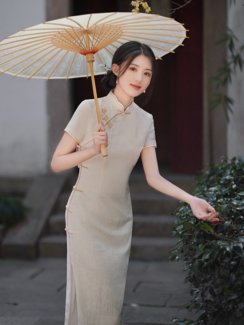 Elite elegant long cheongsam