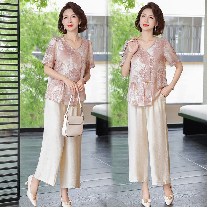 Mom's Summer Outfit: Elegant and Stylish New Chinese-Style Fashion Set for Middle-Aged and Elderly Women, Fashionable Short-Sleeve Top Two-Piece Set Mom's Summer Outfit: Elegant and Stylish New Chinese-Style Fashion Set for Middle-Aged and Elderly Women, Fashionable Short-Sleeve Top Two-Piece Set