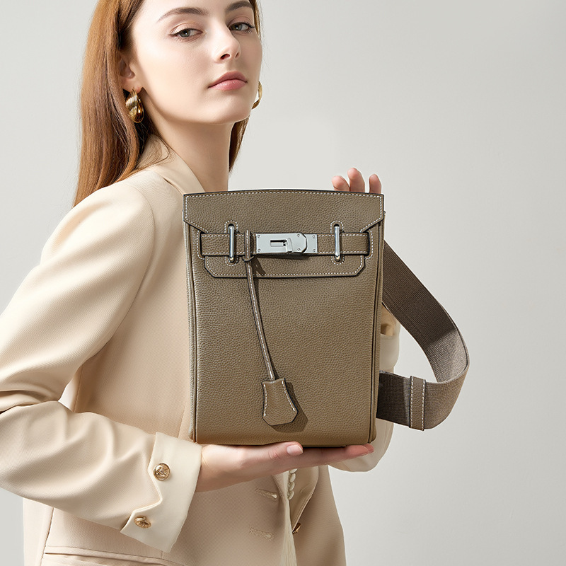 Women's Waist Bag Made of First-Layer Cowhide with Lychee Pattern, Genuine Leather Kelly Bag with a Unique Design, High-End Feel, Women's Crossbody Chest Bag Women's Waist Bag Made of First-Layer Cowhide with Lychee Pattern, Genuine Leather Kelly Bag with a Unique Design, High-End Feel, Women's Crossbody Chest Bag