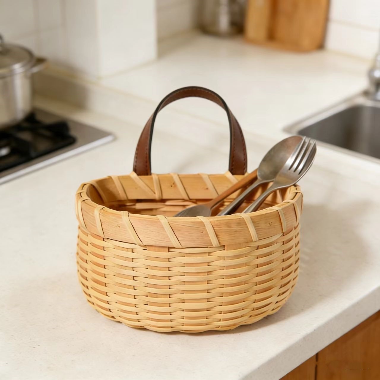 Cesta de almacenamiento de ratán para colgar en la pared, para uso doméstico, almacenamiento de llaves en la entrada, almacenamiento de cebolla, jengibre y ajo en la cocina, organizador colgante tejido a mano. image 5