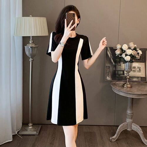 French-style black and white casual women's summer belted slimming age-defying dress for petite women with a sense of elegance