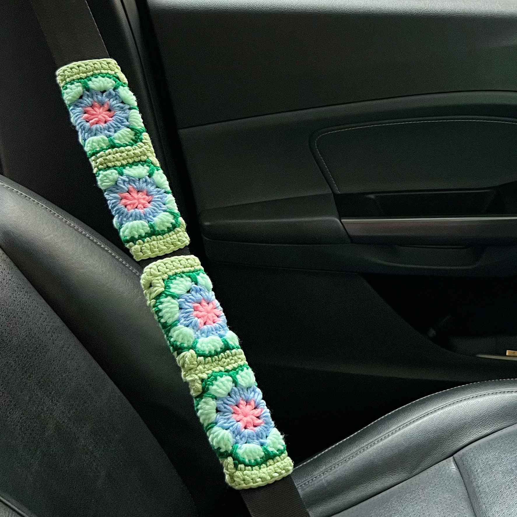 Car Seat Belt Shoulder Pads, Hand-Crocheted with Chrysanthemum and Sunflower Designs, Fashionable and Versatile Cross-Border Seat Belt Protectors