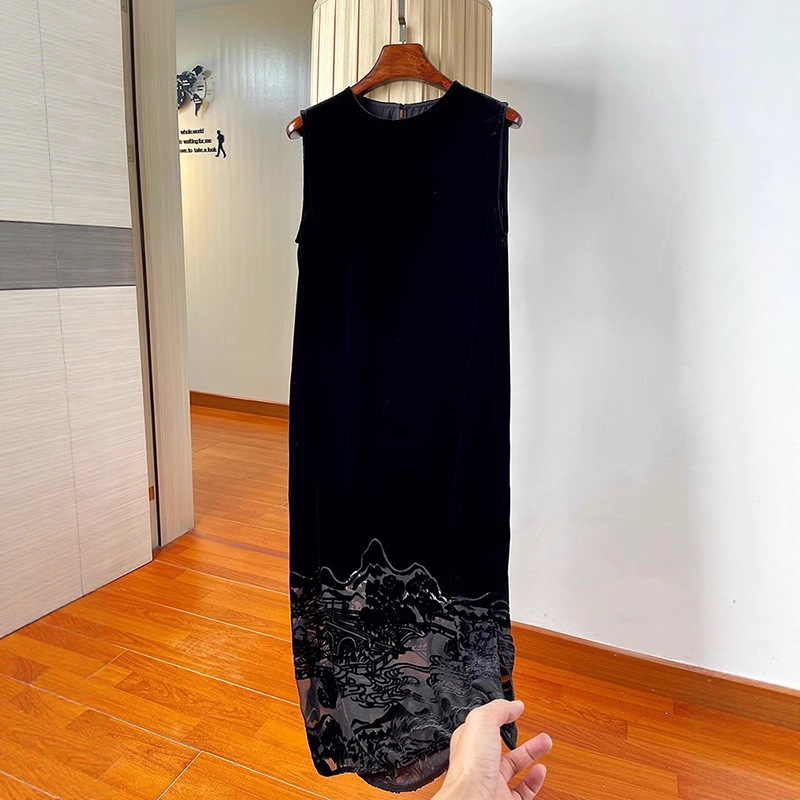 Black High-End Velvet Sleeveless Dress for Women Autum 2025 New French Loose Slim Vest Long Skirt