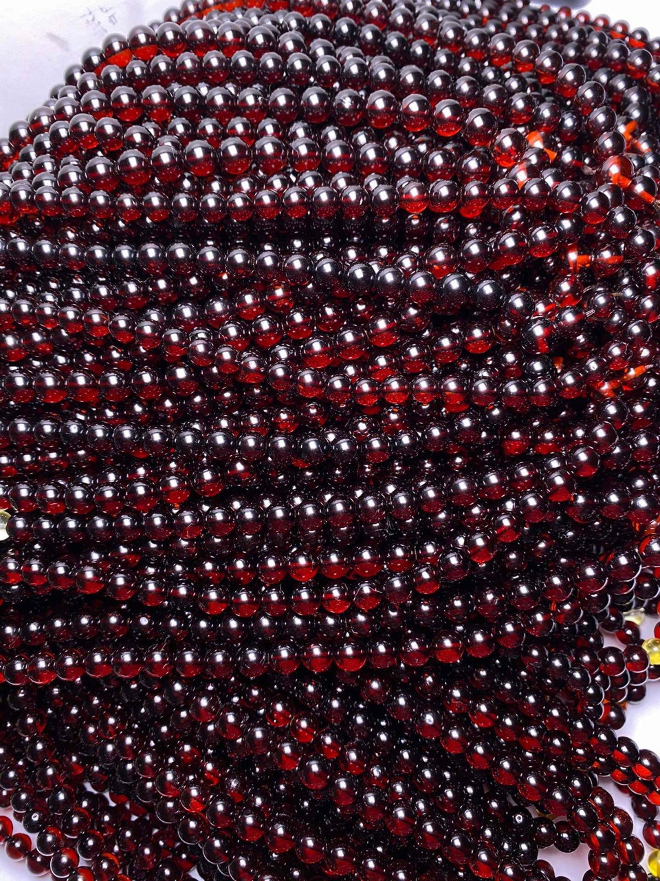 Factory direct Battalion Ore beeswax Claret Water Blood Perot 108 Beads Blood amber beads Amber 108