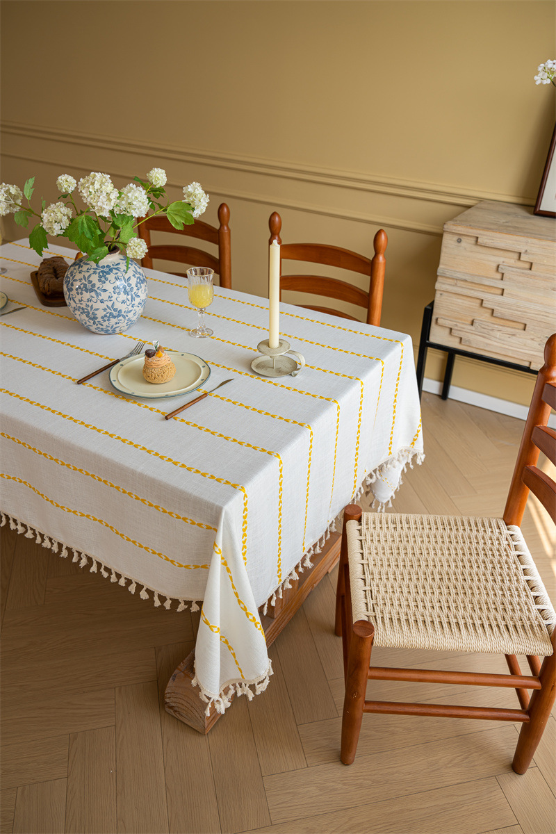 Grenzüberschreitendes INS Nordic Polyester Jacquard T-Shirt mit geflochtener Quaste, rechteckiger Couchtisch und Essbereich mit gestreifter Spitze_voghion.com