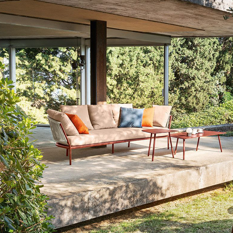 Outdoor rattan furniture set, courtyard table and chair combination, patio furniture, waterproof and sun-resistant balcony garden villa creative rattan chair and dining table