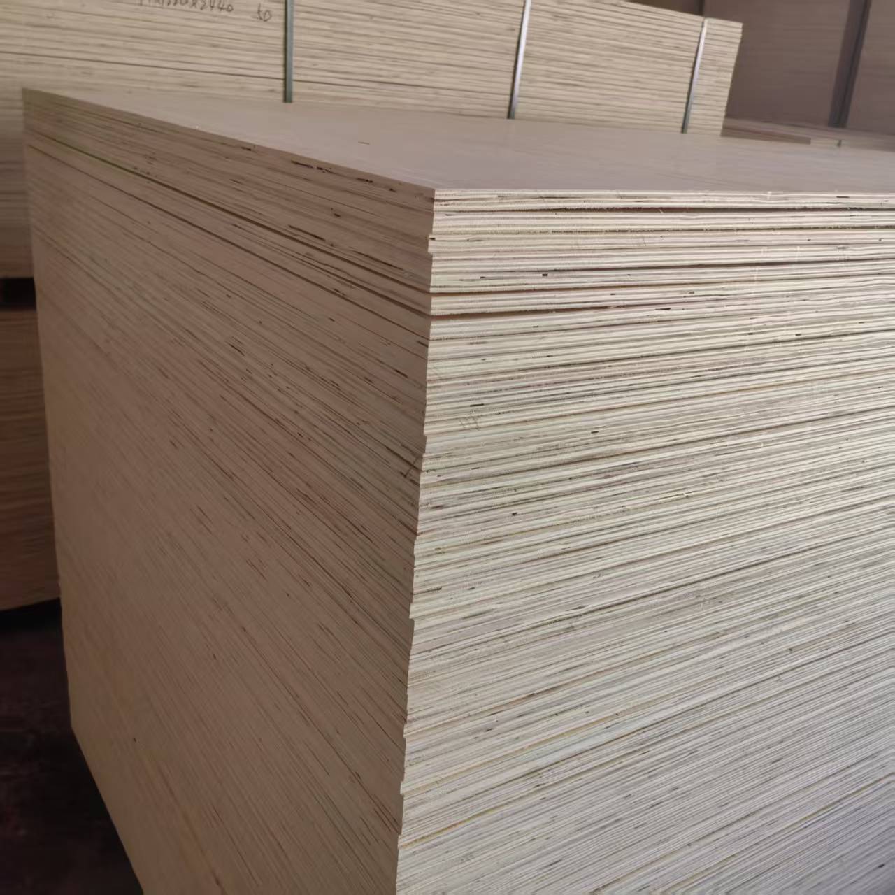 生产10mm-45mm包装板多层胶合板杨木芯整板整芯不易劈裂