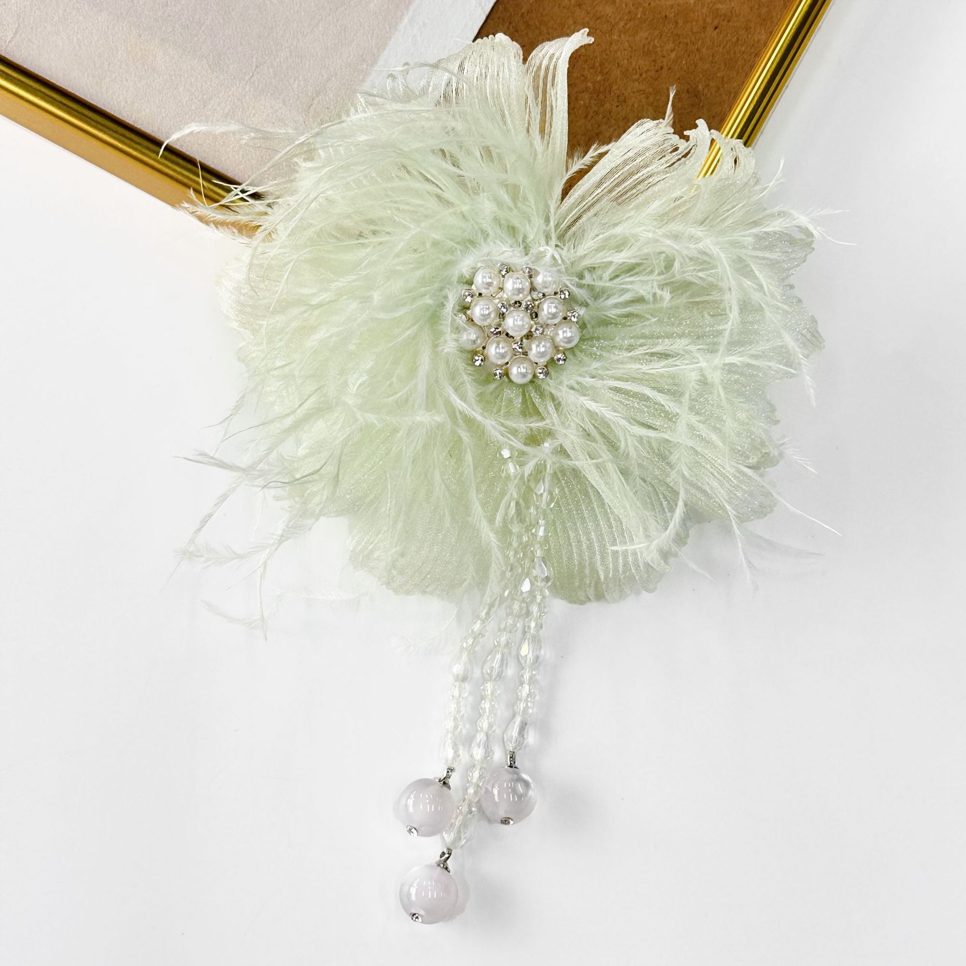 Plumas de perlas de Qixian accesorios de flores hechas a mano broches de cabello DIY temperamento pectoral ropa característica accesorios al por mayor