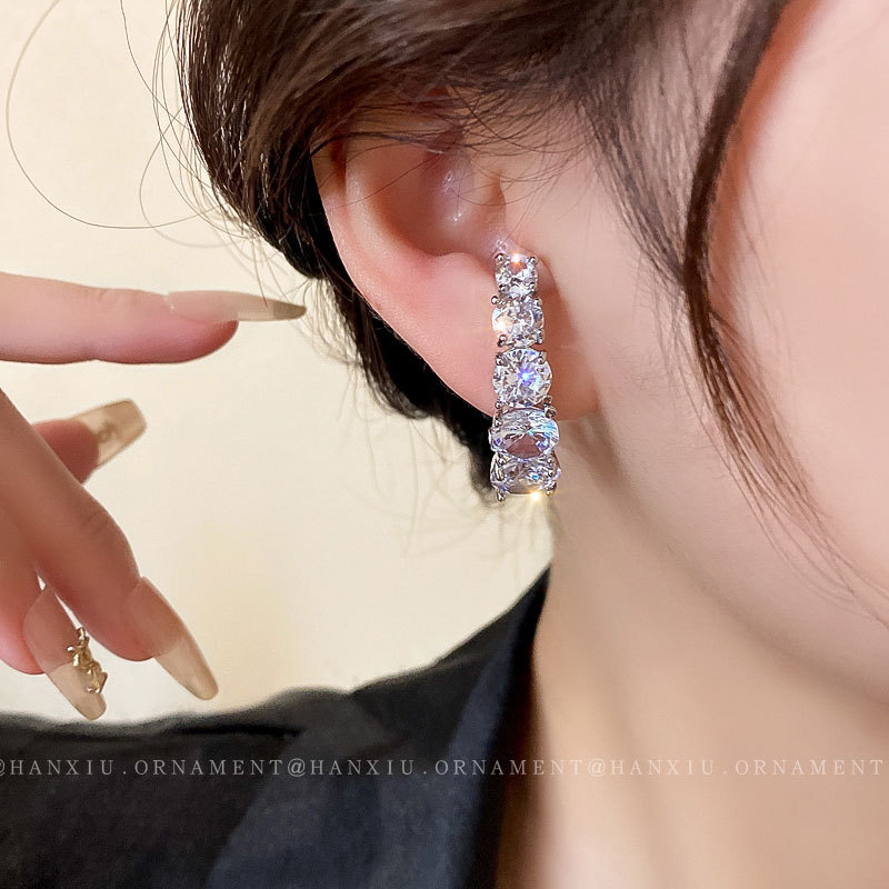fashionable geometric universal earrings with zircon