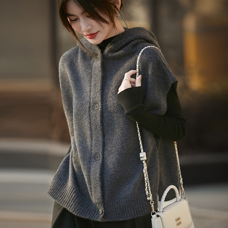 2026 Wool Hooded Pure Wool Vest for Women, Autumn and Winter Style, Loose Fit, Layered Wear, Paired with Shirt, Short Vest, Versatile and Casual 2026 Wool Hooded Pure Wool Vest for Women, Autumn and Winter Style, Loose Fit, Layered Wear, Paired with Shirt, Short Vest, Versatile and Casual