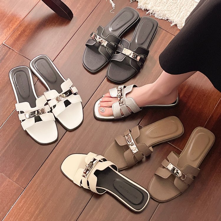 Small Gold Buckle Silver Sandals for Women Summer Outer Wear 2025 New Retro Cut Out Flats Slippers Casual Beach Shoes Small Gold Buckle Silver Sandals for Women Summer Outer Wear 2025 New Retro Cut Out Flats Slippers Casual Beach Shoes