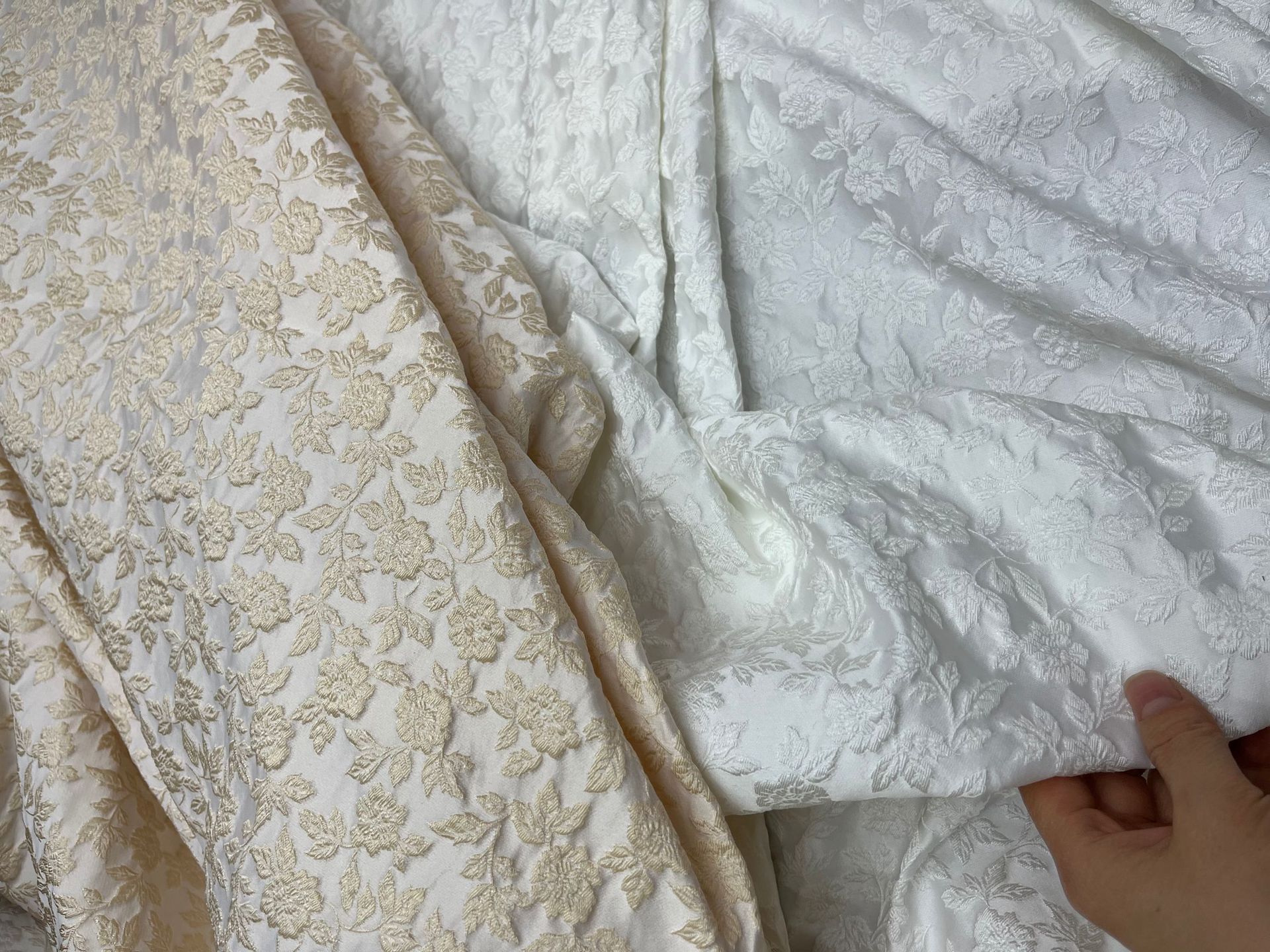 早秋高档色织涤棉复古旗袍立体小花提花时装旗袍长裙面服料548