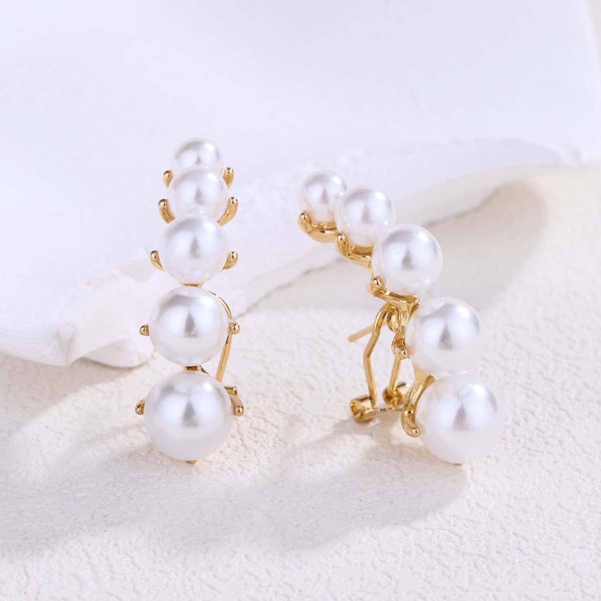 Retro long fashionable elegant earrings from pearl