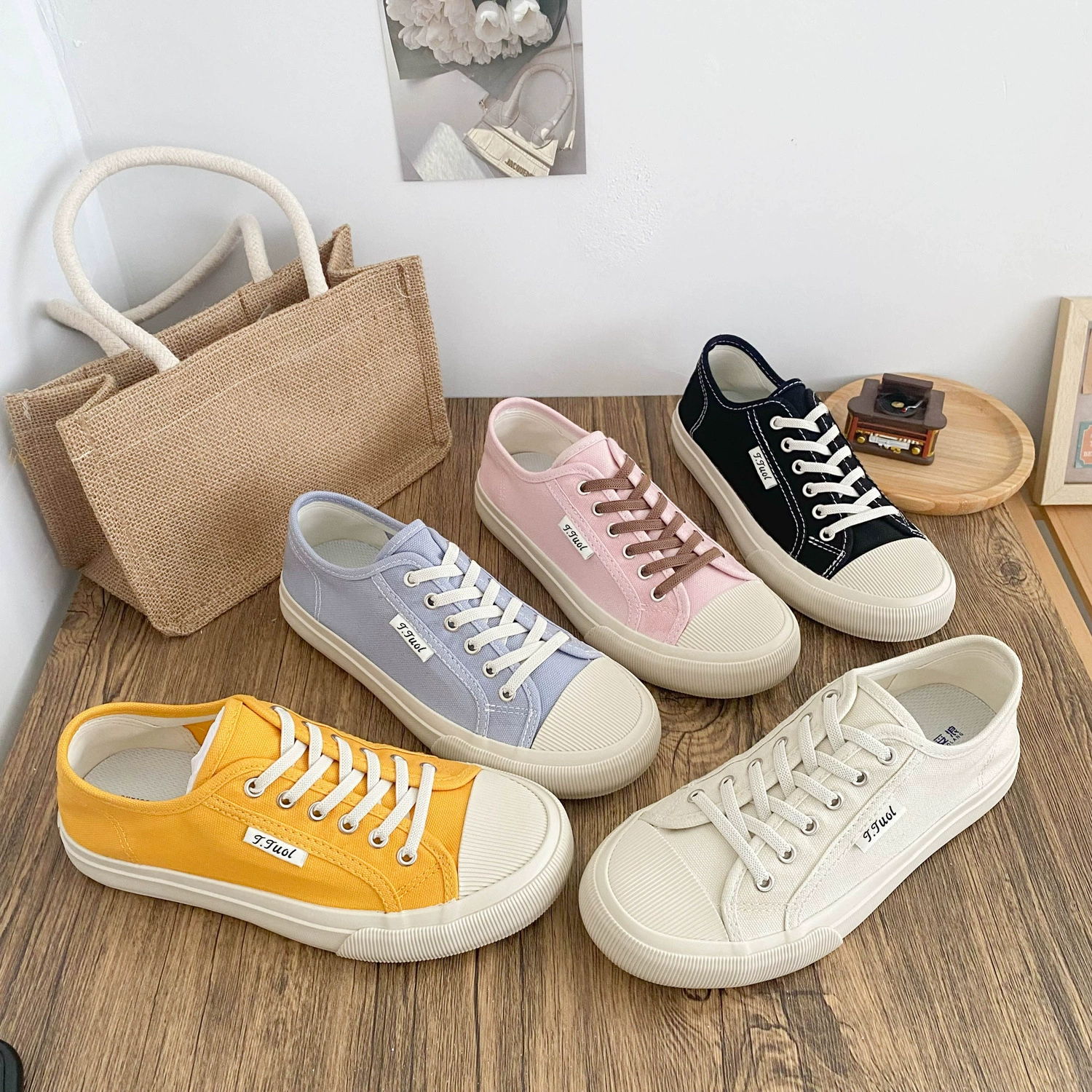 Cloth footwear, sports shoes, sneakers, on elastic band, Korean style