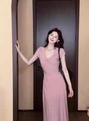 人棉斜裁修身收腰连衣裙2025夏新品V领气质粉色长裙设计感短袖潮