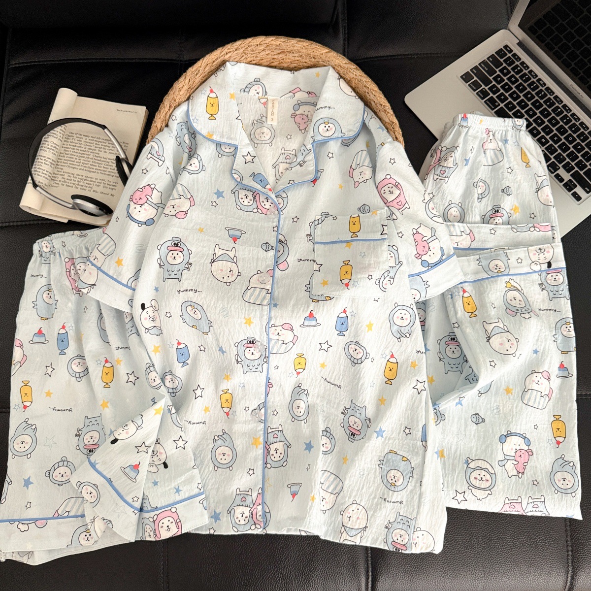 Al por mayor transfronterizo nubes de algodón tres piezas pijamas de mujer pantalones cortos de manga corta una variedad de cardigans con solapas de dibujos animados ropa para el hogar